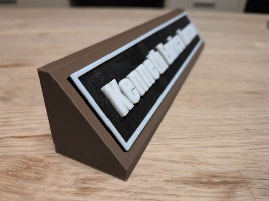 Personligt navneskilt til bord – 3D-printet med dybde og kontrast